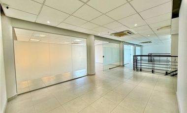 Se vende local comercial / oficina de atención al público