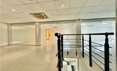 Se vende local comercial / oficina de atención al público