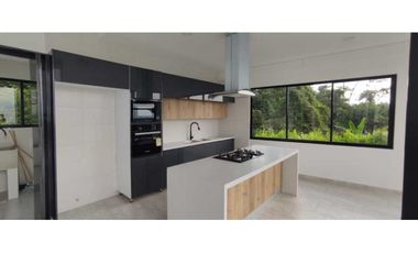 Casa campestre de 2000 M2 en La Mesa Cund, agradable vista