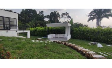 Casa campestre de 2000 M2 en La Mesa Cund, agradable vista
