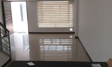 CASA A - ARRIENDO COTA  A.A.R.H.