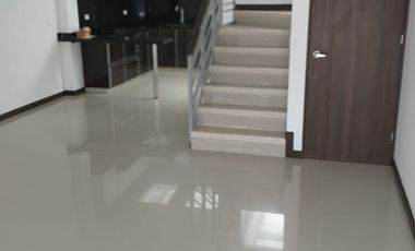 CASA A - ARRIENDO COTA  A.A.R.H.