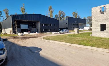 Depósito en  ALQUILER - Ruta 8 y 6