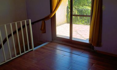 VENTA Triplex 4 ambientes con jardín, quincho cerrado y terraza