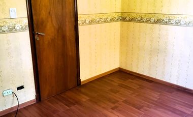 VENTA Triplex 4 ambientes con jardín, quincho cerrado y terraza