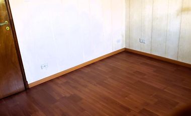 VENTA Triplex 4 ambientes con jardín, quincho cerrado y terraza