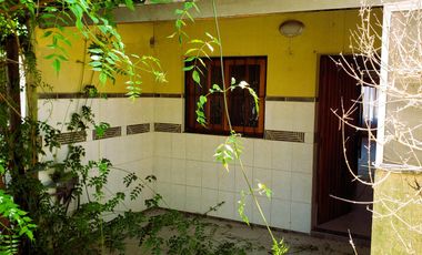 VENTA Triplex 4 ambientes con jardín, quincho cerrado y terraza