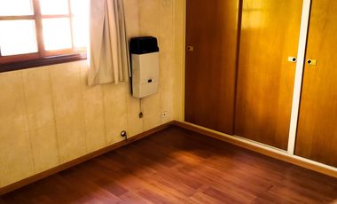 VENTA Triplex 4 ambientes con jardín, quincho cerrado y terraza