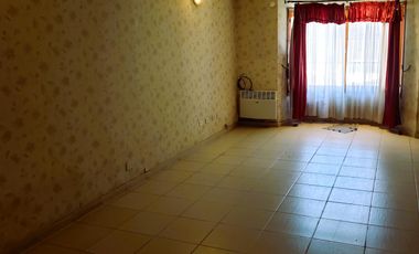 VENTA Triplex 4 ambientes con jardín, quincho cerrado y terraza