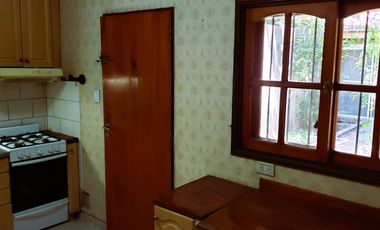 VENTA Triplex 4 ambientes con jardín, quincho cerrado y terraza