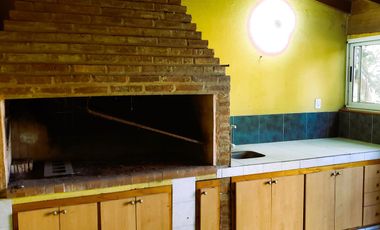 VENTA Triplex 4 ambientes con jardín, quincho cerrado y terraza