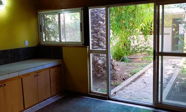 VENTA Triplex 4 ambientes con jardín, quincho cerrado y terraza