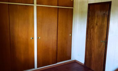 VENTA Triplex 4 ambientes con jardín, quincho cerrado y terraza