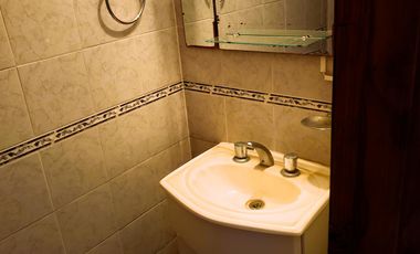 VENTA Triplex 4 ambientes con jardín, quincho cerrado y terraza