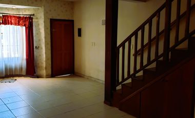 VENTA Triplex 4 ambientes con jardín, quincho cerrado y terraza