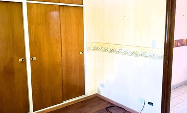 VENTA Triplex 4 ambientes con jardín, quincho cerrado y terraza