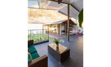 Se vende casa unifamiliar con patio, Limajos Tumba Muerto