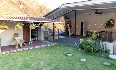 Se vende casa unifamiliar con patio, Limajos Tumba Muerto