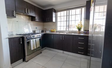 Se vende casa unifamiliar con patio, Limajos Tumba Muerto