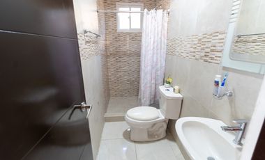 Se vende casa unifamiliar con patio, Limajos Tumba Muerto