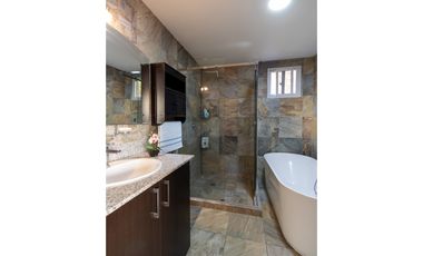 Se vende casa unifamiliar con patio, Limajos Tumba Muerto