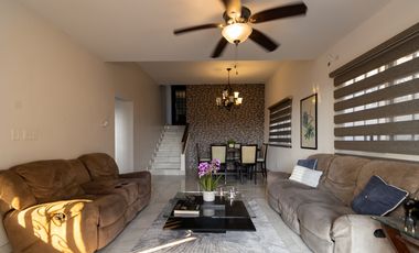 Se vende casa unifamiliar con patio, Limajos Tumba Muerto