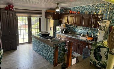 ALQUILER DE HERMOSA CASA EN NUEVA GORGONA, CON PISCINA, AMOBLADA