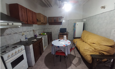CASA CON DEPTO calle Fitz Roy