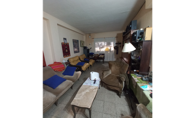 CASA CON DEPTO calle Fitz Roy