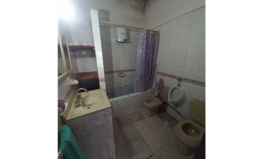 CASA CON DEPTO calle Fitz Roy