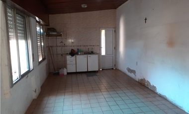 CASA + DOS DEPARTAMENTOS