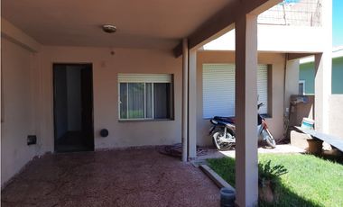 CASA + DOS DEPARTAMENTOS