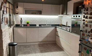 Casa PH en venta en Bernal Oeste