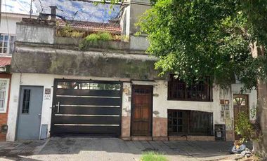 Casa PH en venta en Bernal Oeste