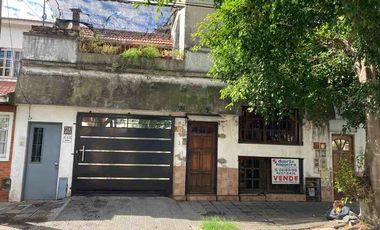 Casa PH en venta en Bernal Oeste