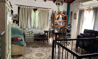 Casa PH en venta en Bernal Oeste