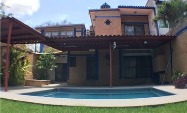 Casa en venta en Morelos Xochitepec con alberca