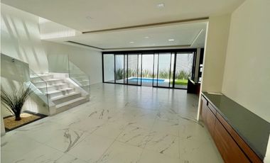 Casa en Cuernavaca con ALBERCA en privada