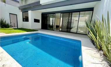 Casa en Cuernavaca con ALBERCA en privada