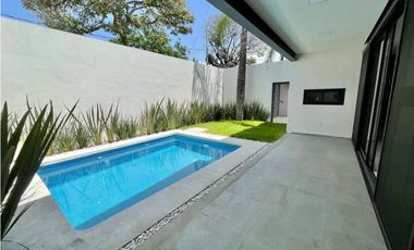 Casa en Cuernavaca con ALBERCA en privada