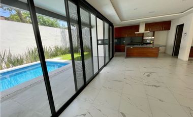 Casa en Cuernavaca con ALBERCA en privada