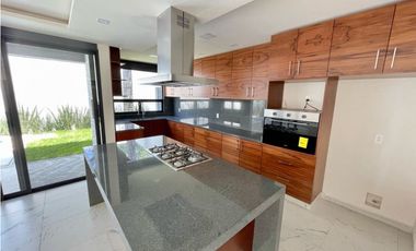 Casa en Cuernavaca con ALBERCA en privada
