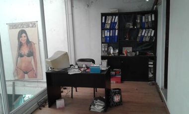 VENTA GALPÓN 350M²   C/ DEPTO 3 AMB. PTA. ALTA  EN R. MEJÍA   BUEN ESTADO