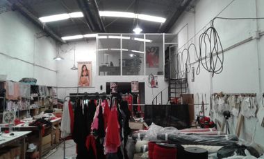 VENTA GALPÓN 350M²   C/ DEPTO 3 AMB. PTA. ALTA  EN R. MEJÍA   BUEN ESTADO