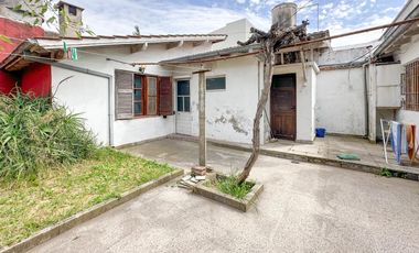 Casa 3 amb con garage, patio y quincho. Zona San Juan.