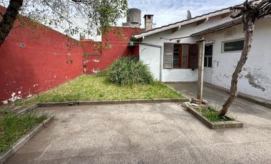 Casa 3 amb con garage, patio y quincho. Zona San Juan.
