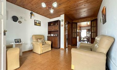 Casa 3 amb con garage, patio y quincho. Zona San Juan.