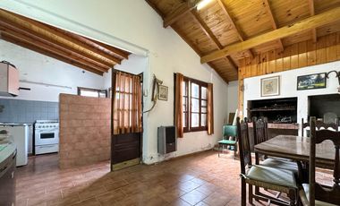 Casa 3 amb con garage, patio y quincho. Zona San Juan.