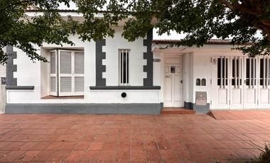 Casa 3 amb con garage, patio y quincho. Zona San Juan.