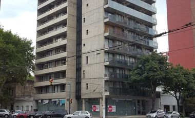Local en venta en Pichincha, Rosario c/ excelente calidad constructiva.